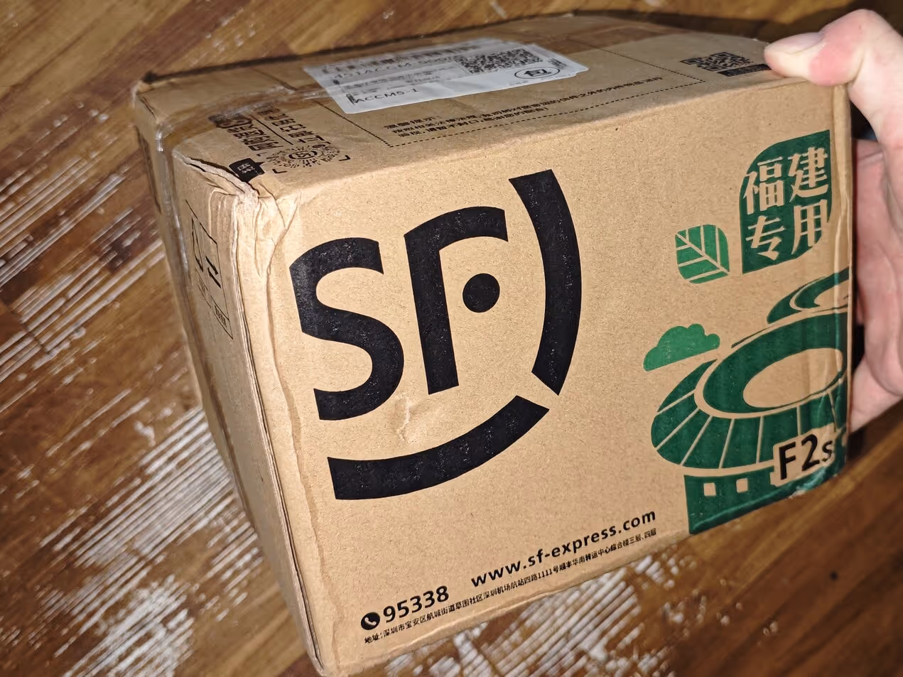 blogsclub_1st_anniversary_merch_unboxing_1.avif