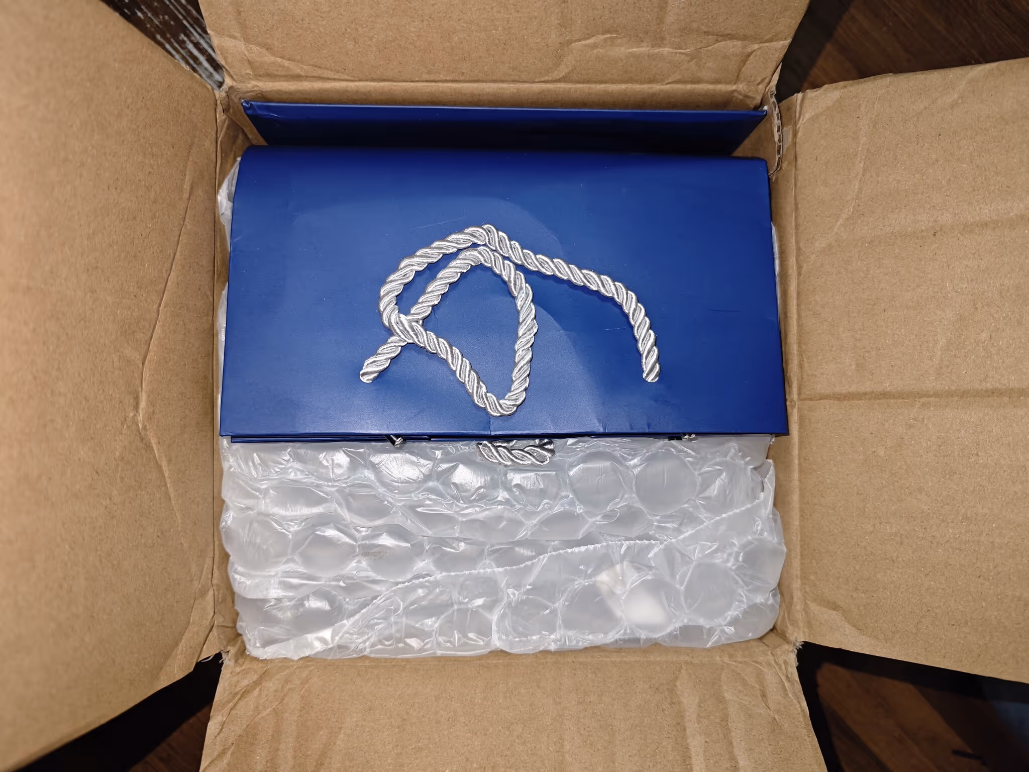 blogsclub_1st_anniversary_merch_unboxing_2.avif