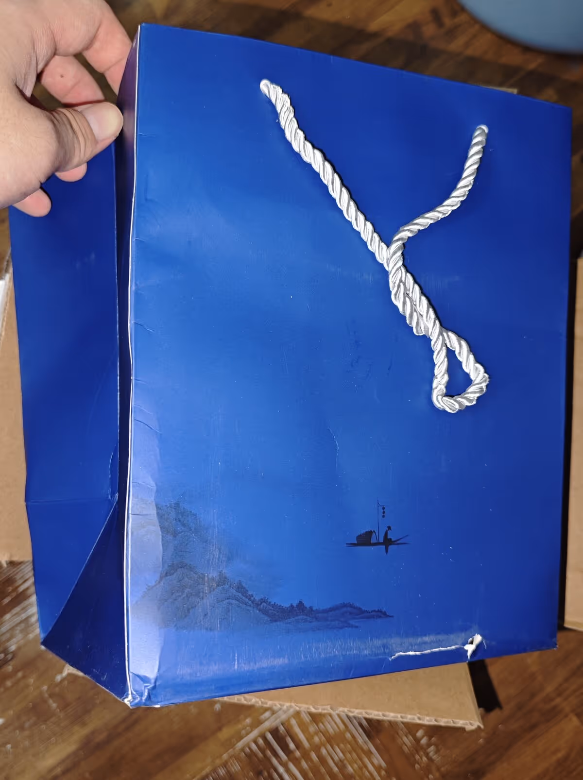blogsclub_1st_anniversary_merch_unboxing_3.avif