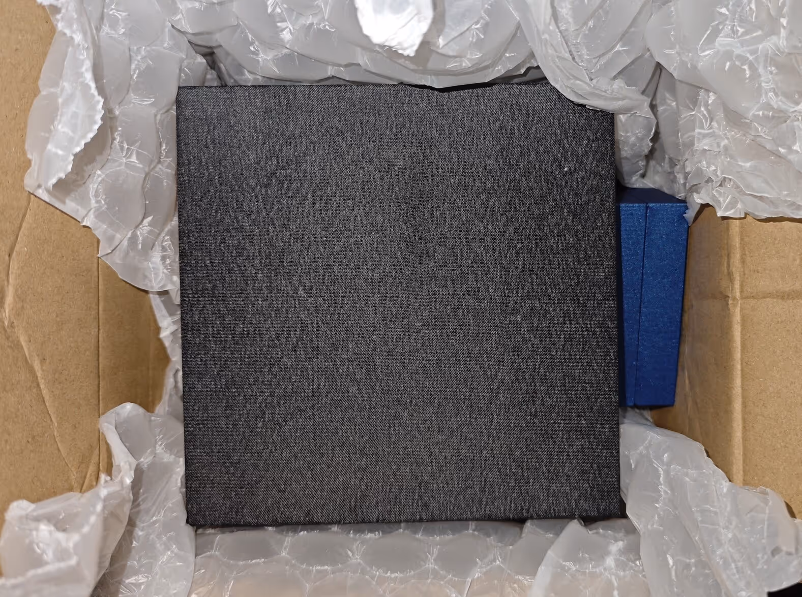 blogsclub_1st_anniversary_merch_unboxing_6.avif
