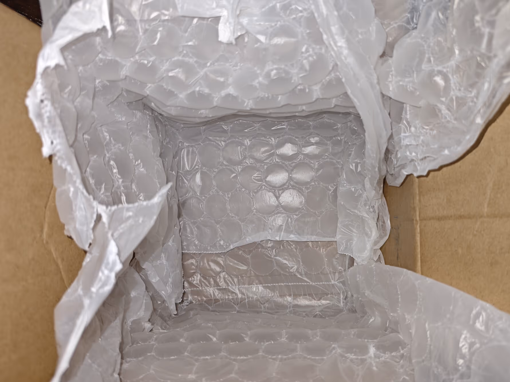 blogsclub_1st_anniversary_merch_unboxing_7.avif